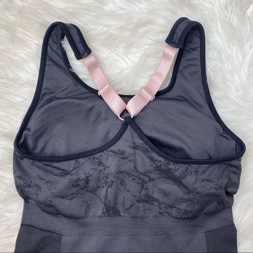 Fabletics Eliza Seamless Tank - Picture 4 of 8
